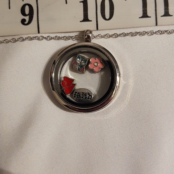 Women's Crystal Jewelry Round pendant necklace with 4 charms - Picture 2 of 4